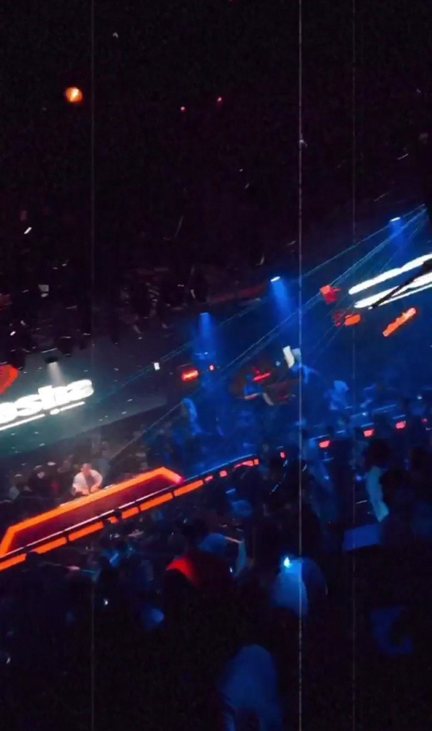 «Κορωνοπάρτι» με καυτές χορεύτριες στο κέντρο της Αθήνας - Δείτε βίντεο