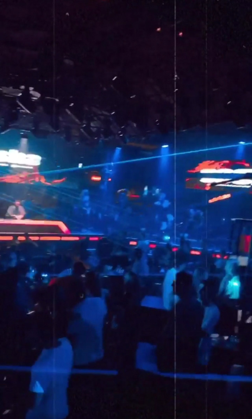 «Κορωνοπάρτι» με καυτές χορεύτριες στο κέντρο της Αθήνας - Δείτε βίντεο