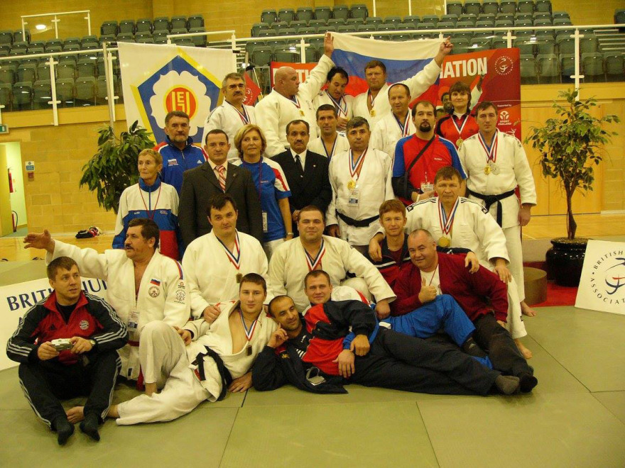 Βαλέριος Ασλανίδης: Ο πρώτος Έλληνας που έκανε το εμβόλιο για τον κορωνοϊό και φτιάχνει το Chardonnay του Πόντου