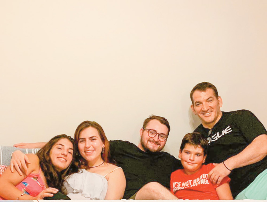 Ο Πύρρος Δήμας στον Δημήτρη Δανίκα: Έλληνας από τη Χειμάρρα, πάππου προς πάππου