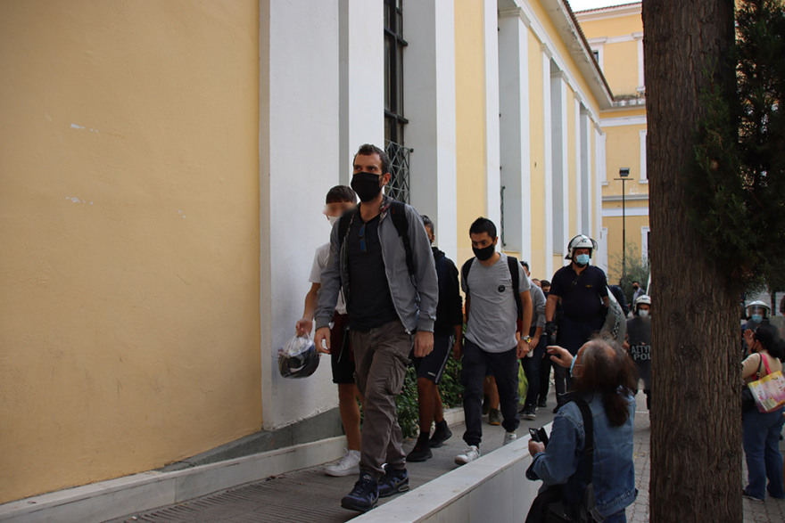 Στον ανακριτή ο 14χρονος που συνελήφθη στο μαθητικό συλλαλητήριο - Δείτε φωτογραφίες, βίντεο