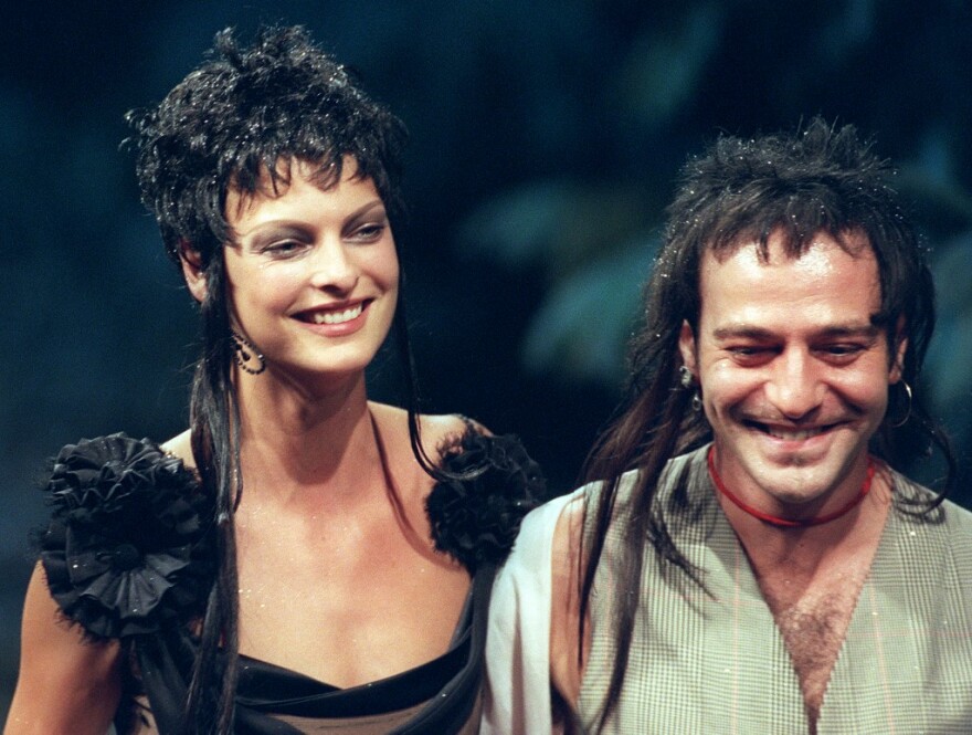 Η Λίντα Εβαντζελίστα στηρίζει τώρα όλες τις γυναίκες που λένε ότι τις βίασε ο πρώην άνδρας της 