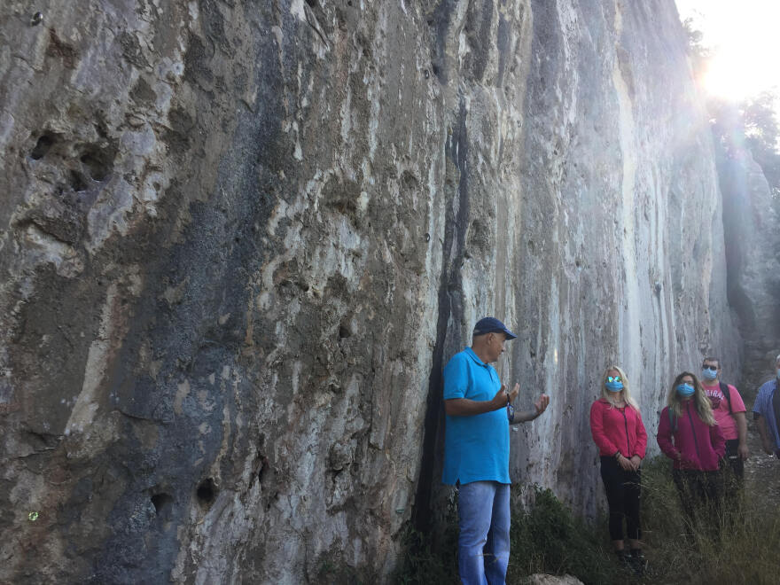 Σεισμός: Το protothema.gr στην ξενάγηση για το ρήγμα της Πάρνηθας 