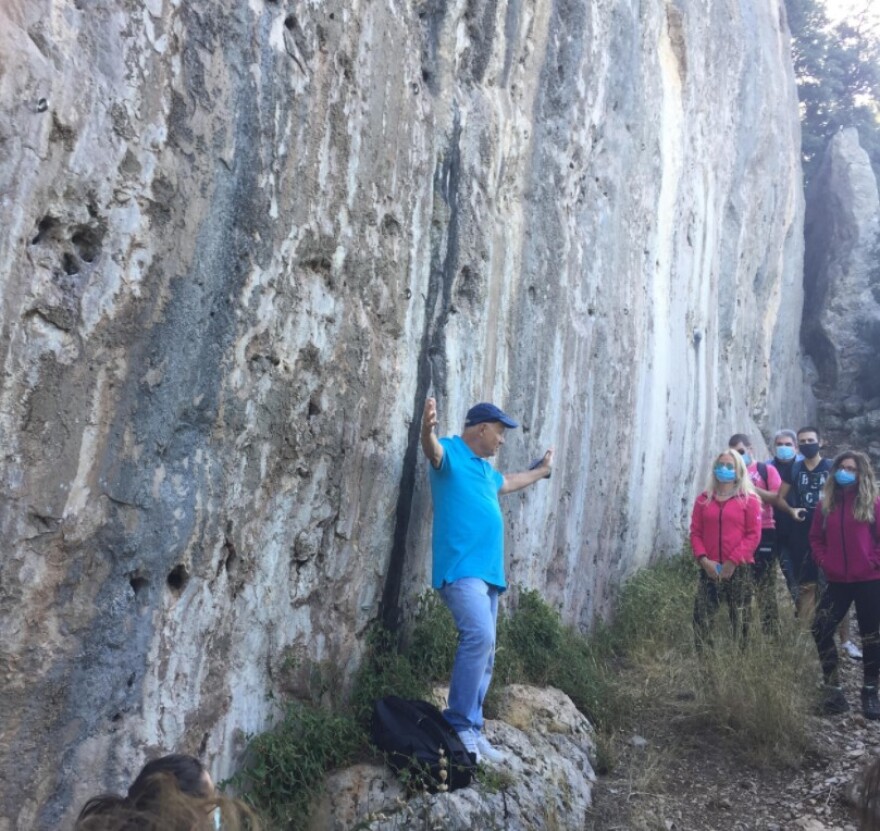 Σεισμός: Το protothema.gr στην ξενάγηση για το ρήγμα της Πάρνηθας 