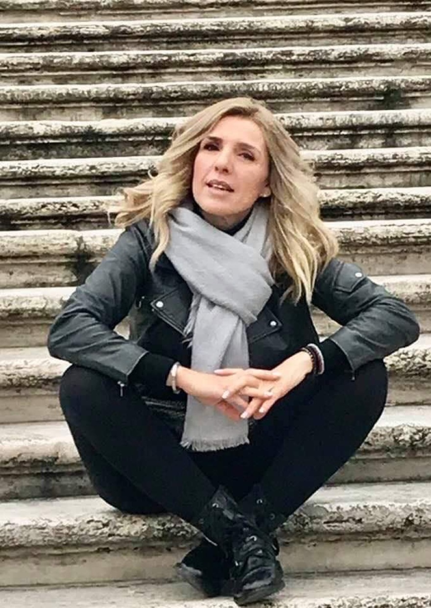 Προδημοσίευση βιβλίου - «Θα μ’ αγαπάς όταν δεν θα σε θυμάμαι;»: Η κατάθεση ψυχής της δημοσιογράφου Ρένας Κουβελιώτη