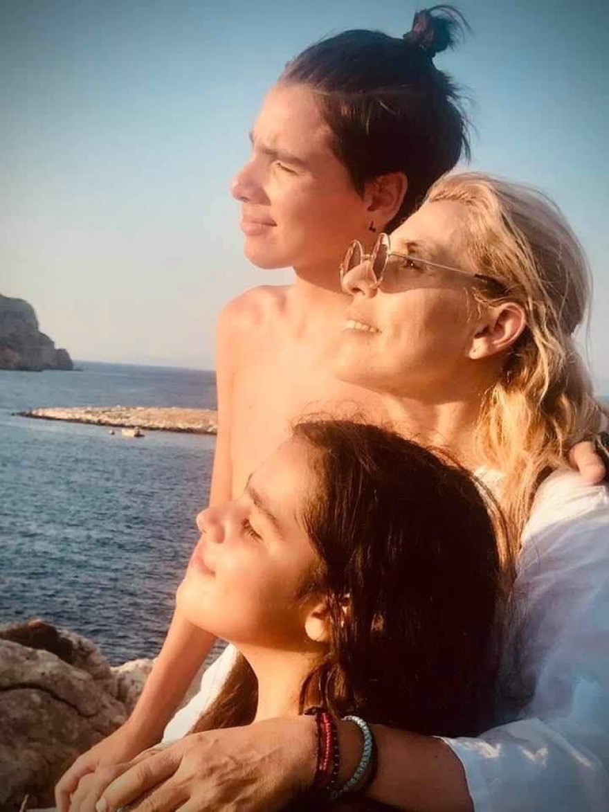 Προδημοσίευση βιβλίου - «Θα μ’ αγαπάς όταν δεν θα σε θυμάμαι;»: Η κατάθεση ψυχής της δημοσιογράφου Ρένας Κουβελιώτη