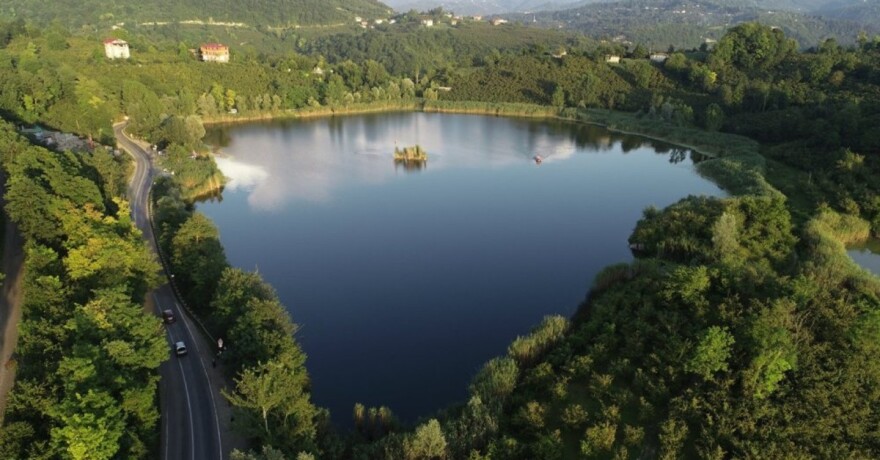 Τούρκος αξιωματούχος: Ερείπια εκκλησίας ανακαλύφθηκαν στο βάθος λίμνης στην περιοχή της Μαύρης Θάλασσας