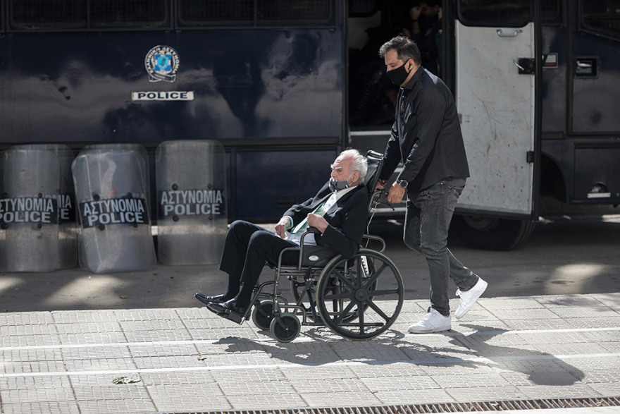 Στον Άρειο Πάγο με αναπηρικό καροτσάκι ο Άκης Τσοχατζόπουλος