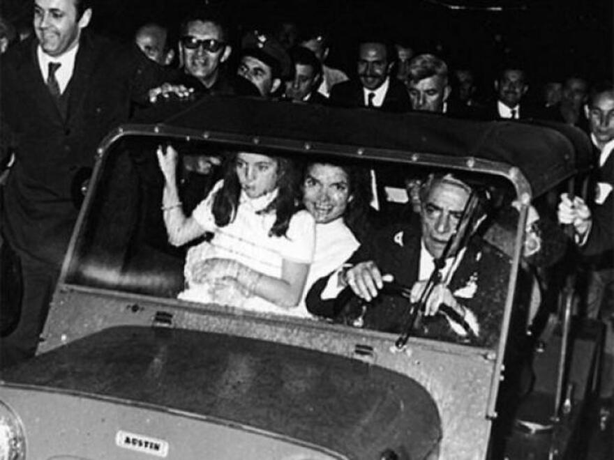 Αριστοτέλης Ωνάσης - Τζάκι Κένεντι: 52 χρόνια από τον γάμο του αιώνα 