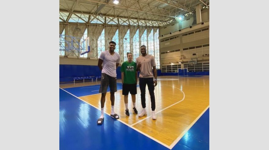 Παναθηναϊκός: Οι Αντετοκούνμπο στην προπόνηση της ομάδας μπάσκετ με αμαξίδιο