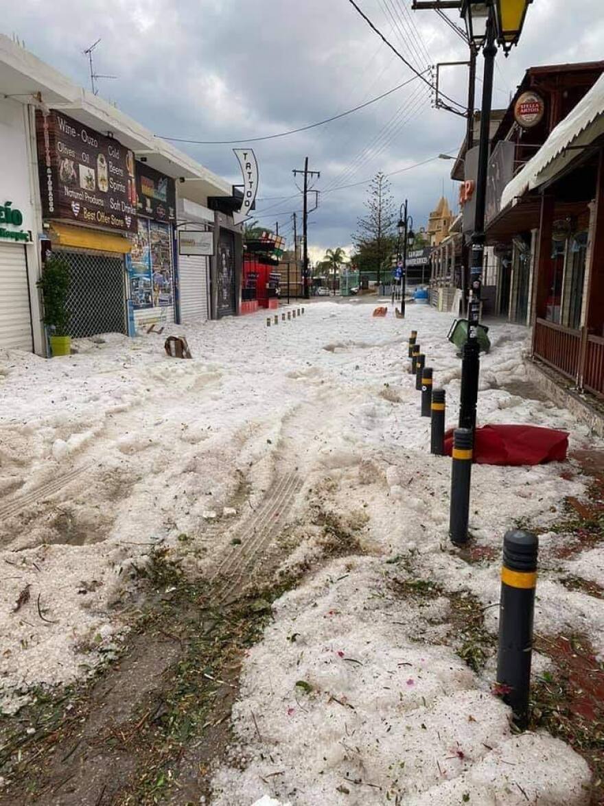 Καιρός: Το χαλάζι «σκέπασε» και τη Σητεία - Ζημιές σε καλλιέργειες - Δείτε φωτογραφίες