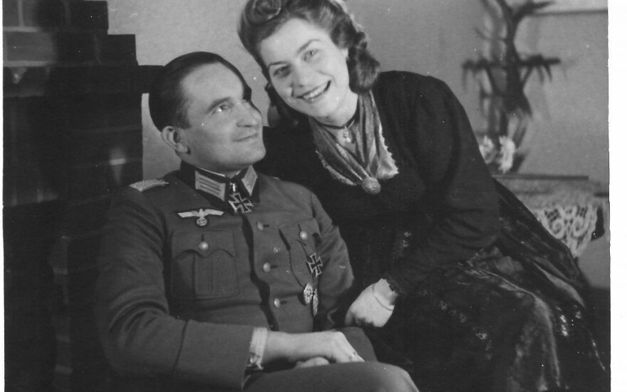 Η συγκλονιστική ιστορία του Μπερντ Βολσλέγκερ: Ο γιος του βασανιστή του Άουσβιτς που έγινε Εβραίος 