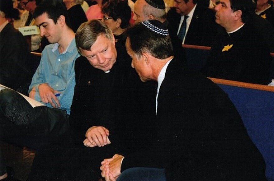 Η συγκλονιστική ιστορία του Μπερντ Βολσλέγκερ: Ο γιος του βασανιστή του Άουσβιτς που έγινε Εβραίος 