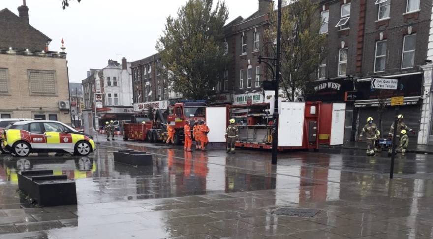 Μεγάλη έκρηξη στο Λονδίνο: Τουλάχιστον δύο νεκροί - Διασώθηκαν πάνω από 20 εγκλωβισμένοι