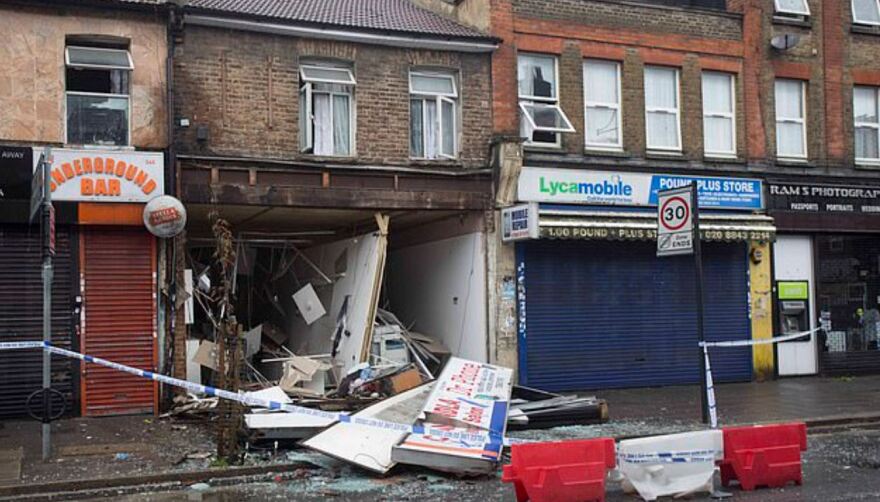 Μεγάλη έκρηξη στο Λονδίνο: Τουλάχιστον δύο νεκροί - Διασώθηκαν πάνω από 20 εγκλωβισμένοι