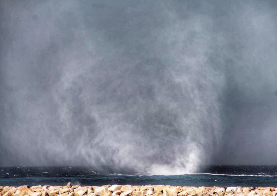 Καιρός - Κακοκαιρία: Υδροστρόβιλος στη Νάξο - Δείτε βίντεο και φωτογραφίες