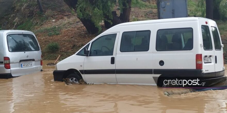 Κακοκαιρία στην Κρήτη: Απίστευτες εικόνες, πλημμύρισαν σπίτια και σχολεία - Χείμαρροι οι δρόμοι