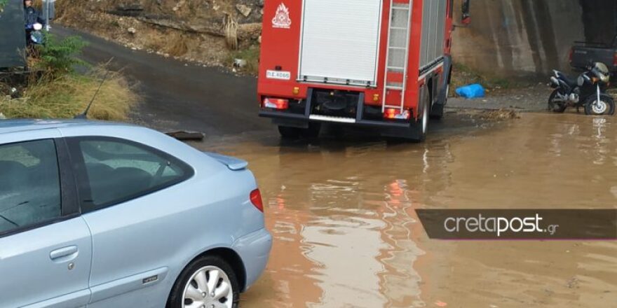 Κακοκαιρία στην Κρήτη: Απίστευτες εικόνες, πλημμύρισαν σπίτια και σχολεία - Χείμαρροι οι δρόμοι