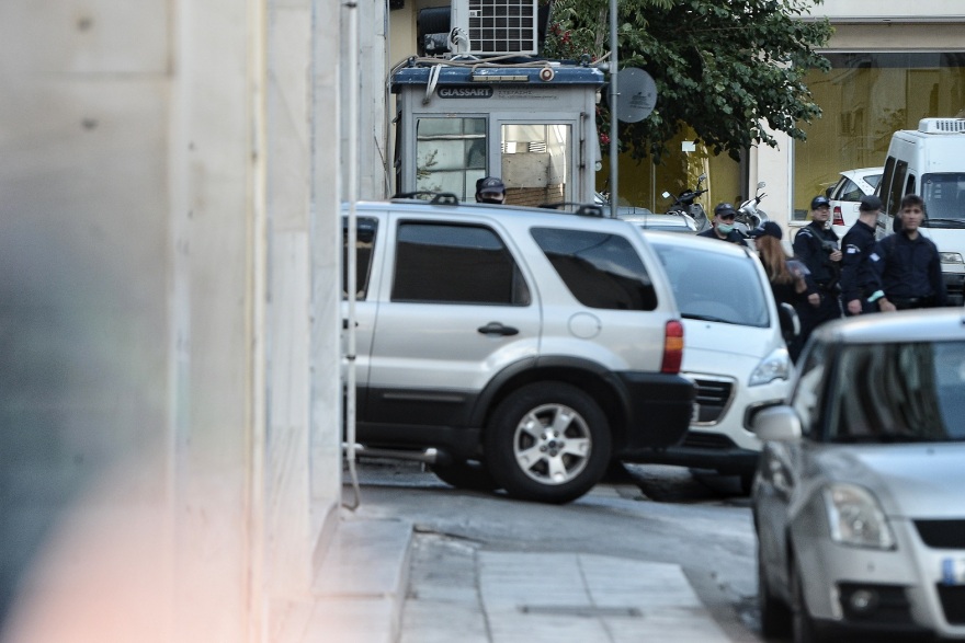 Ένας-ένας παραδίνονται οι χρυσαυγίτες - Στη ΓΑΔΑ Μιχαλολιάκος, Κασιδιάρης, Ηλιόπουλος, Γερμενής (βίντεο)