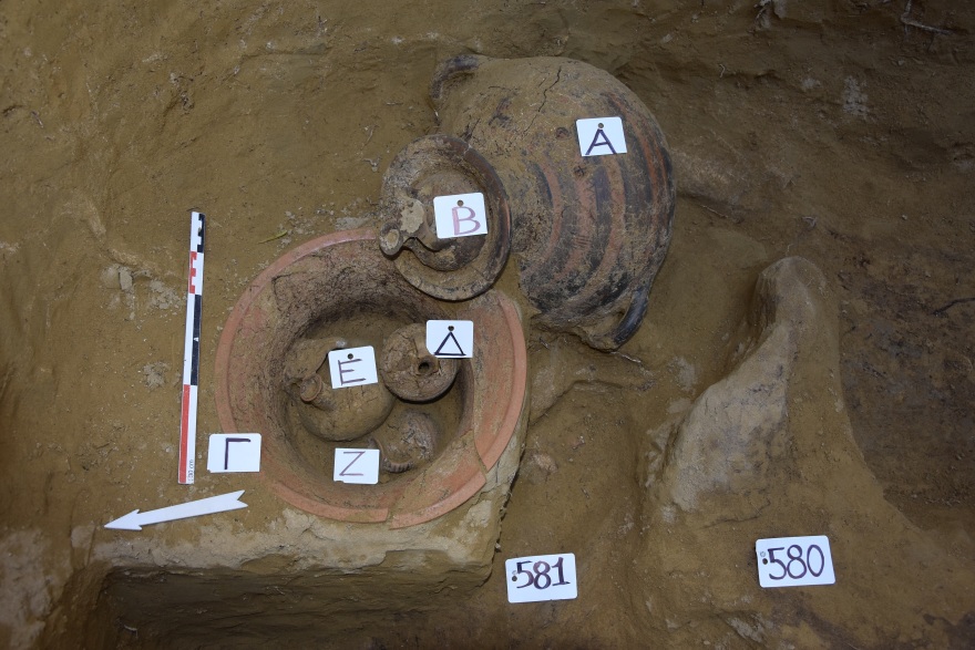 Σημαντικά ευρήματα στην στη μυκηναϊκή νεκρόπολη της Τραπεζάς - Δείτε φωτογραφίες