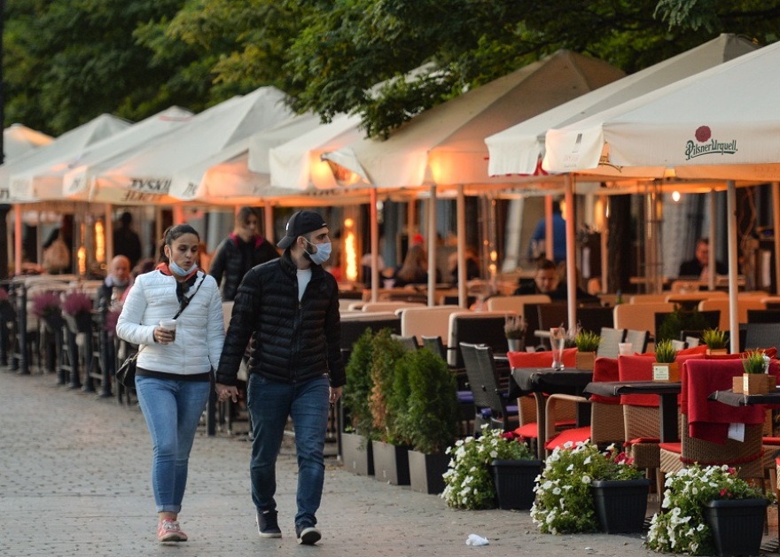 Κορωνοϊός: Ανοίγουν τα καταστήματα σε ένα τμήμα της Ευρώπης - Το Λος Άντζελες «οχυρώνεται»