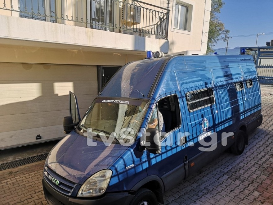 Βίντεο: Πρώτη νύχτα στις φυλακές Δομοκού για το διευθυντήριο της Χρυσής Αυγής