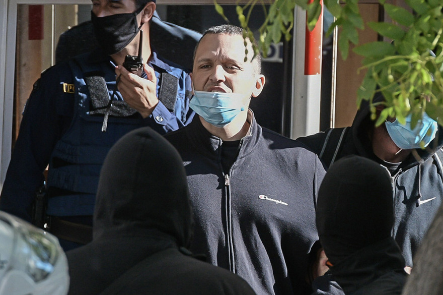 Χρυσή Αυγή: Με χειροπέδες η εγκληματική οργάνωση πήρε τον δρόμο για τις φυλακές (βίντεο + φωτό)