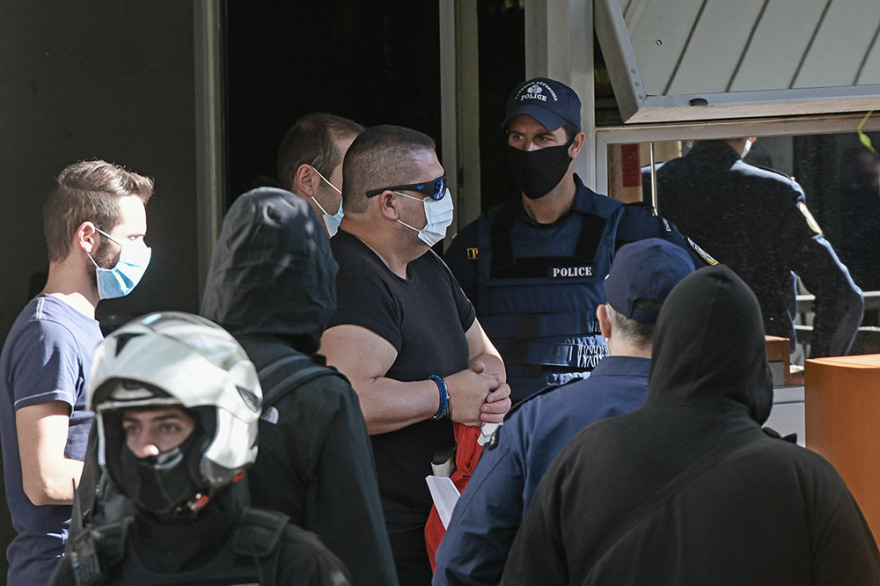 Χρυσή Αυγή: Με χειροπέδες η εγκληματική οργάνωση πήρε τον δρόμο για τις φυλακές (βίντεο + φωτό)