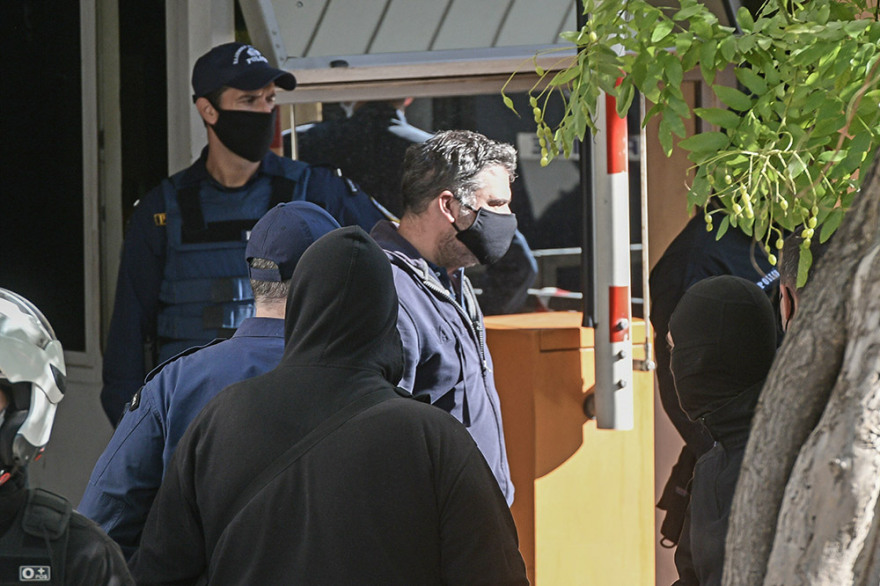 Χρυσή Αυγή: Με χειροπέδες η εγκληματική οργάνωση πήρε τον δρόμο για τις φυλακές (βίντεο + φωτό)