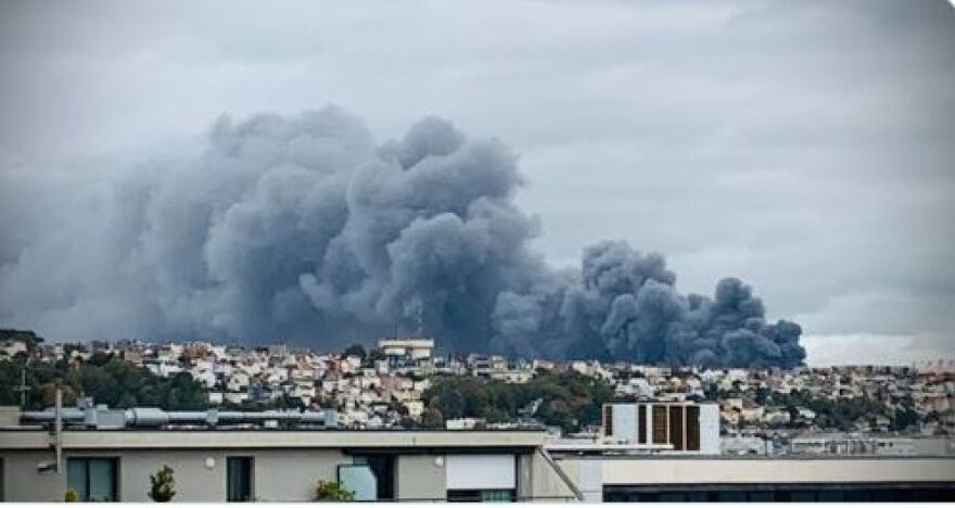 Γαλλία: Συναγερμός για μεγάλη φωτιά στη Χάβρη (βίντεο)