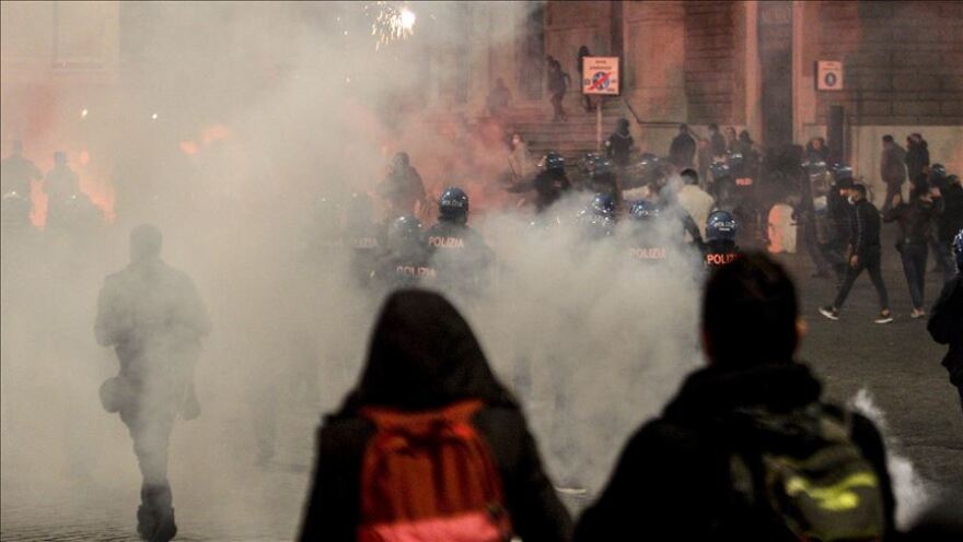 Κορωνοϊός - Ιταλία: Επεισόδια στο κέντρο της Ρώμης από ακροδεξιούς για την απαγόρευση κυκλοφορίας