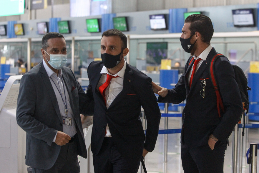 Ο Ολυμπιακός «πέταξε» για την Πορτογαλία