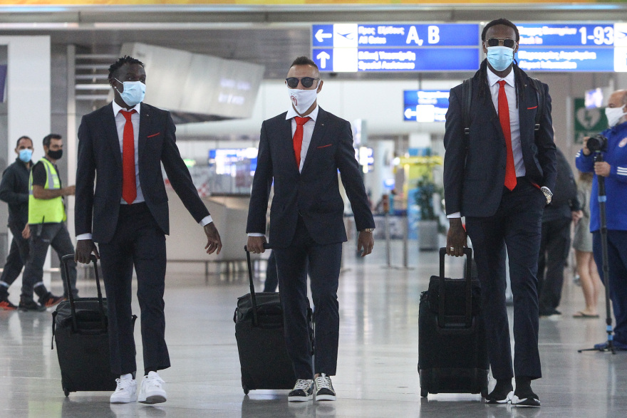 Ο Ολυμπιακός «πέταξε» για την Πορτογαλία