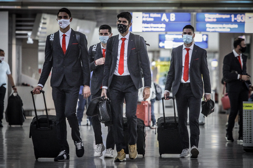 Ο Ολυμπιακός «πέταξε» για την Πορτογαλία