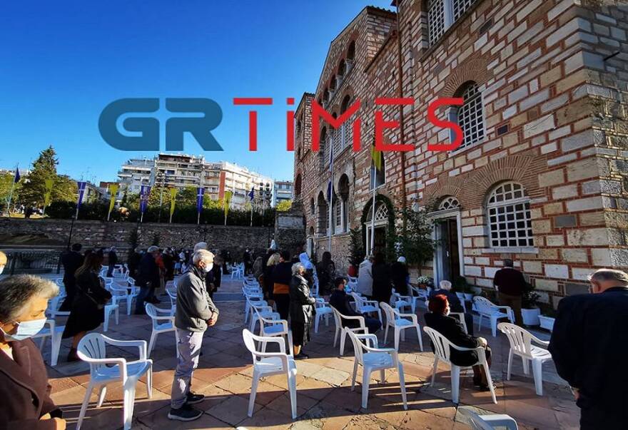 Αγίου Δημητρίου - Θεσσαλονίκη: Συρρέουν οι πιστοί στον Άγιο Δημήτριο παρά τα περιοριστικά μέτρα