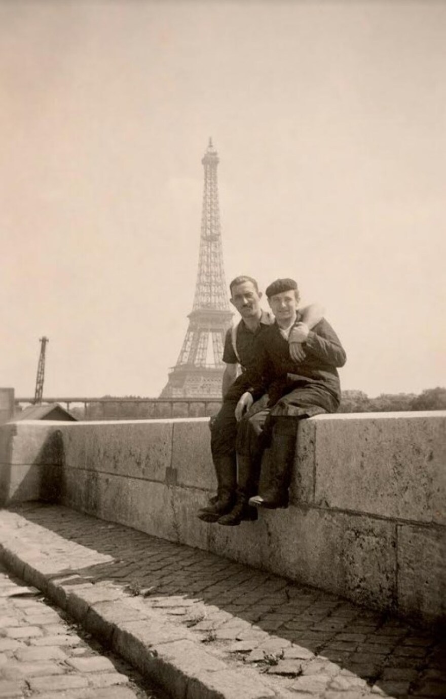 H gay φωτογράφηση έχει τη... δική της ιστορία!