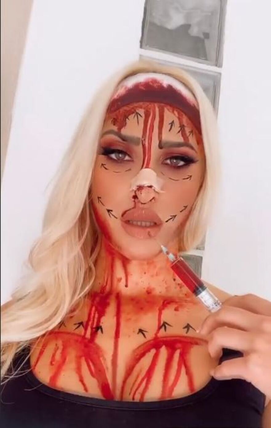 Ιωάννα Τούνη: Επέστρεψε στη Θεσσαλονίκη… και γιορτάζει αιματοβαμμένη (εγκαίρως) το Halloween