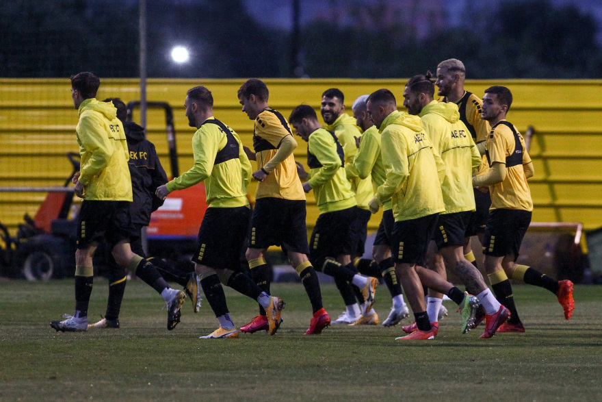 Η τελευταία προπόνηση της ΑΕΚ πριν τη Λέστερ 