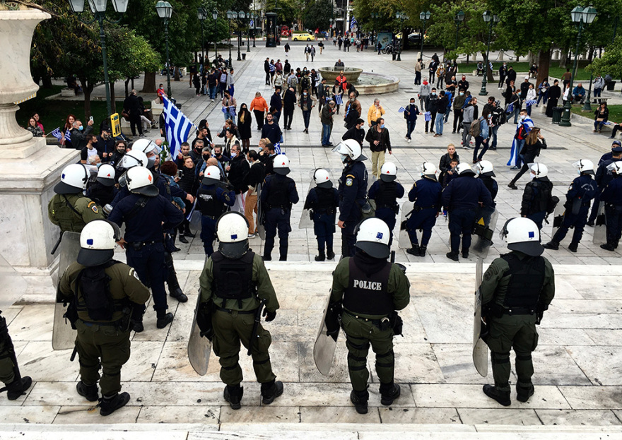 28η Οκτωβρίου: Πήγαν να παρελάσουν στο Σύνταγμα παρά τις απαγορεύσεις