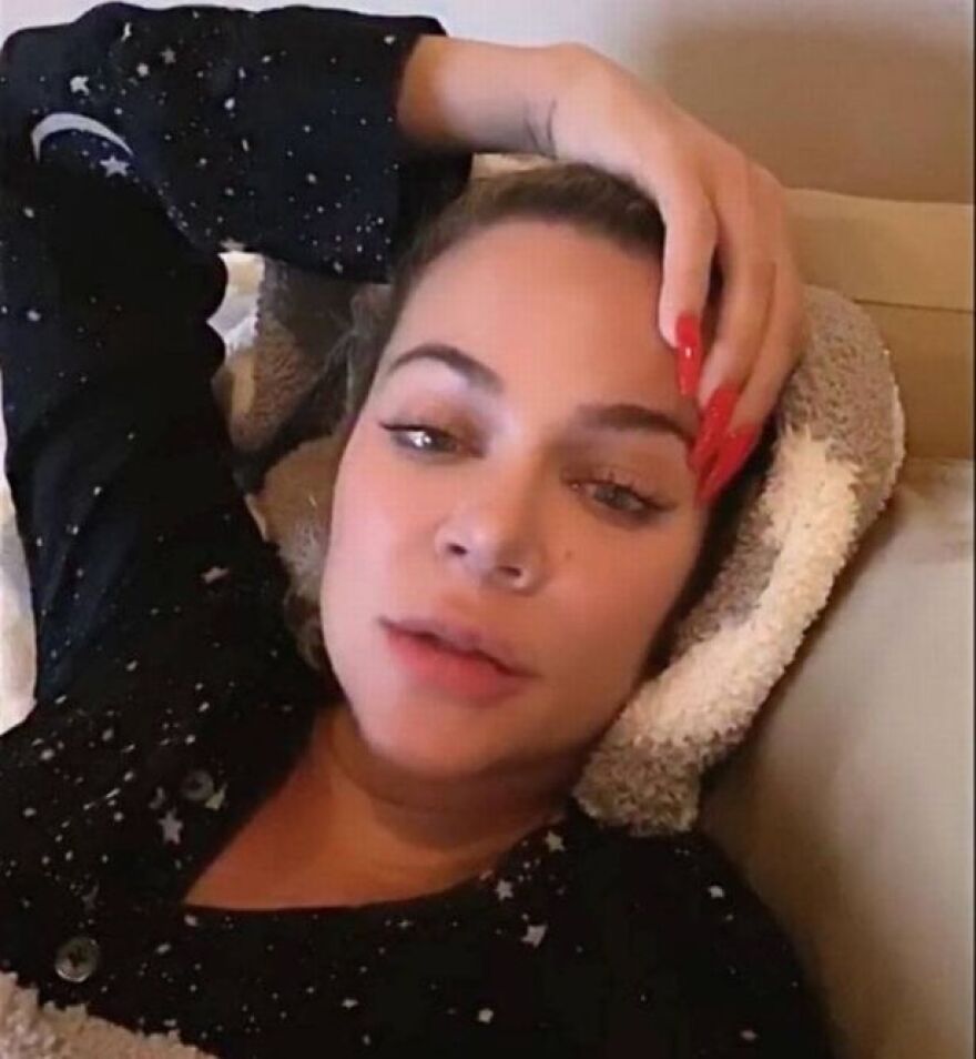 Θετική στον κορωνοϊό η Κλόε Καρντάσιαν - «Τρελός πονοκέφαλος, εμετός κι εξάψεις»