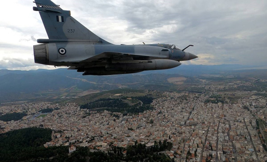 Παρέλαση σε όλη την Ελλάδα έκαναν τα πολεμικά μας πλοία και αεροσκάφη για την 28η Οκτωβρίου