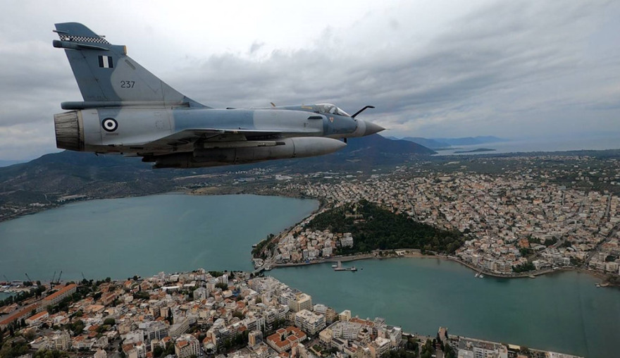 Παρέλαση σε όλη την Ελλάδα έκαναν τα πολεμικά μας πλοία και αεροσκάφη για την 28η Οκτωβρίου