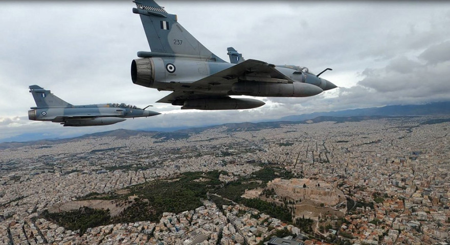 Παρέλαση σε όλη την Ελλάδα έκαναν τα πολεμικά μας πλοία και αεροσκάφη για την 28η Οκτωβρίου