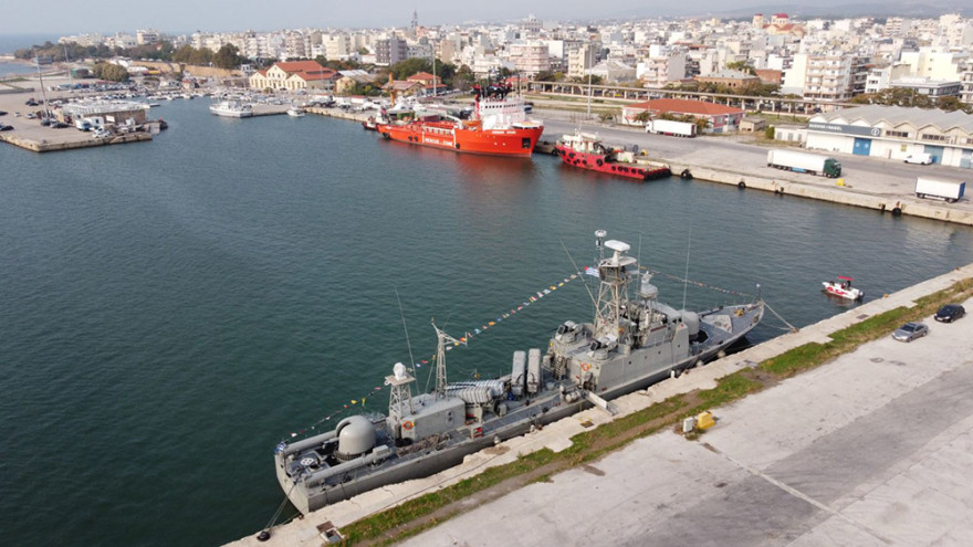 Παρέλαση σε όλη την Ελλάδα έκαναν τα πολεμικά μας πλοία και αεροσκάφη για την 28η Οκτωβρίου