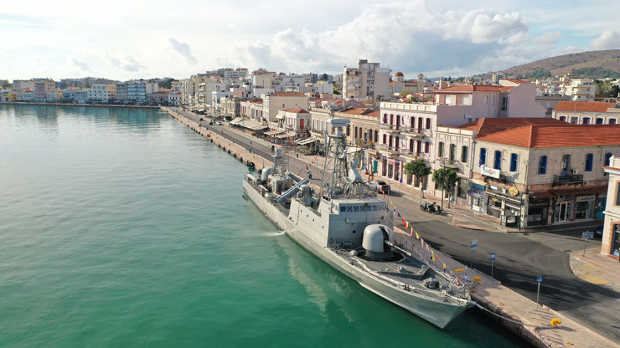 Παρέλαση σε όλη την Ελλάδα έκαναν τα πολεμικά μας πλοία και αεροσκάφη για την 28η Οκτωβρίου