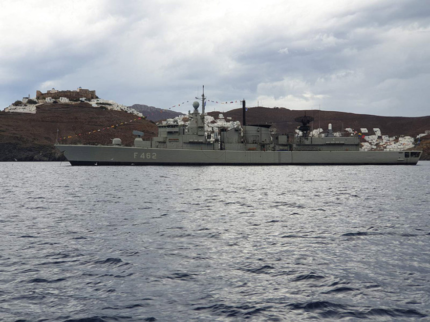 Παρέλαση σε όλη την Ελλάδα έκαναν τα πολεμικά μας πλοία και αεροσκάφη για την 28η Οκτωβρίου