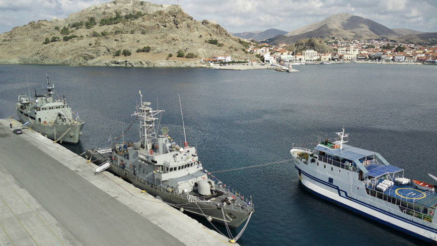 Παρέλαση σε όλη την Ελλάδα έκαναν τα πολεμικά μας πλοία και αεροσκάφη για την 28η Οκτωβρίου