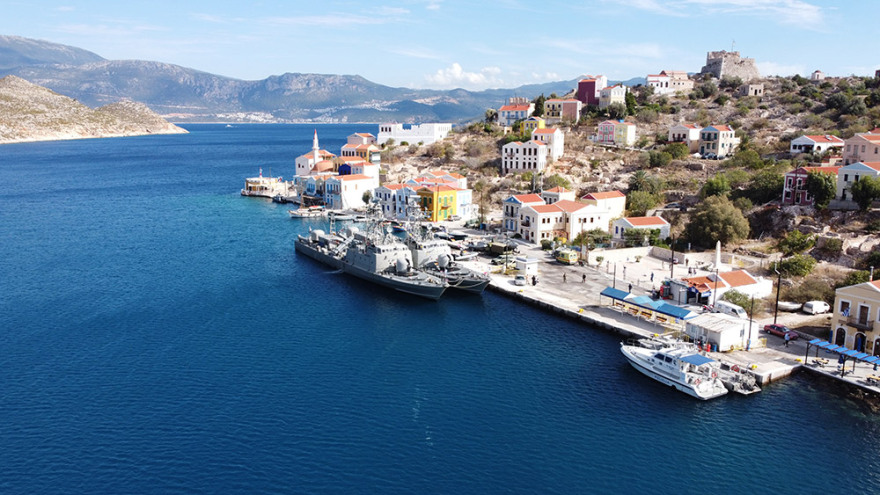 Παρέλαση σε όλη την Ελλάδα έκαναν τα πολεμικά μας πλοία και αεροσκάφη για την 28η Οκτωβρίου