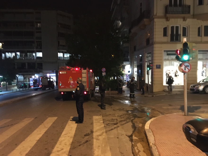 Έκρηξη από καλώδια της ΔΕΗ στην πλατεία Κολωνακίου - Αποκλείστηκε το σημείο 