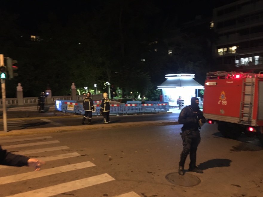 Έκρηξη από καλώδια της ΔΕΗ στην πλατεία Κολωνακίου - Αποκλείστηκε το σημείο 